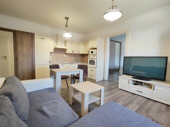Na predaj: Moderný 2 izbový byt v centre Lučenca - 2