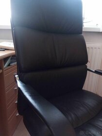 Predám 100% koženú, málo používanú, pohodlnú stoličku VOX - 2