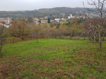 Prenajmem záhradu s krásnym výhľadom vo Svätom Jure - 2