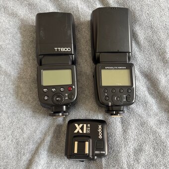 Predám sadu bleskov: Godox a Neewer - 2