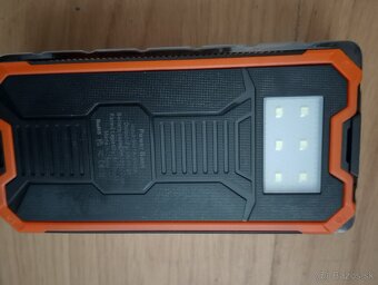 Predám solárnu dobijacku powebank 10000 mAh - 2
