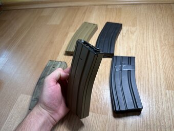 Zásobník pre M4/M16 300BB točák kov JG - 2