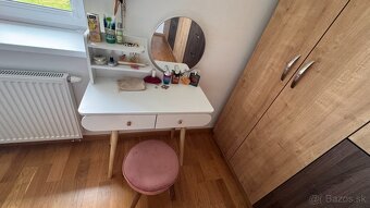 Kozmetický toaletný stolík biely so zrkadlom - 2