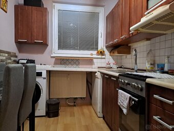 3-izbový byt čiastočne prerobený, kúsok od centre Vrútok - 2