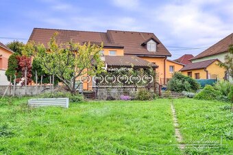 5-izbový rodinný dom s dvomi garážami v obci Špačince - 2