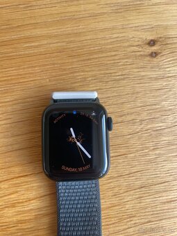 Apple Watch SE GPS (2023) 40mm tmavosivé - 2