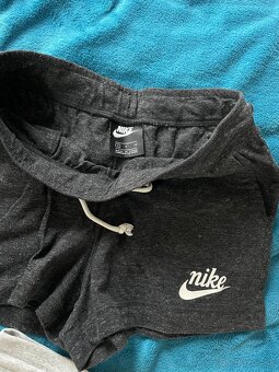 2 Nike kraťasy - 2