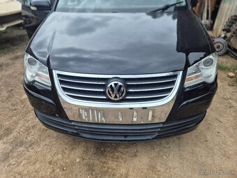 Predám predný nárazník na Volkswagen Touran mk2 2006-2012 - 2
