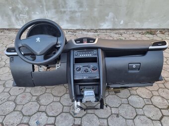 Palubovka Peugeot 207 kompletná - 2