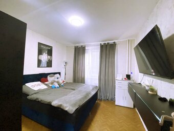 3,5 izbový byt 74m2 s balkónom, zariadený. Sereď - Námestie  - 2