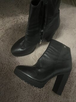 DKNY clenkove kotnikove cizmy v.39 - 2