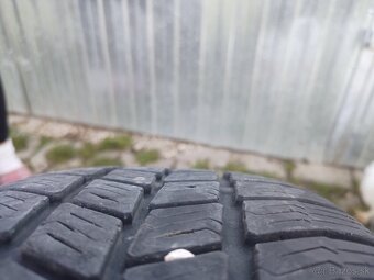 Pneu 185/65 R15 - 2