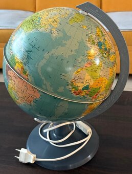 Svietiaci glóbus - 2