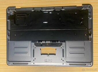 vrchný kryt s klávesnicou z Apple Macbook Air M1 - 2