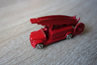 Kovový model hasičov Matchbox No. 9 Dennis Fire Engine - 2
