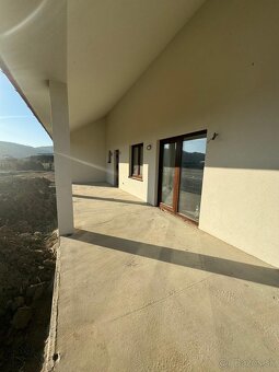 Priestranný tehlový rodinný dom - 2