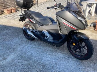 Honda integra 750 - 2