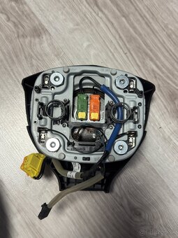 Airbag , Štvorramenný volant, Radiaca jednotka. - 2