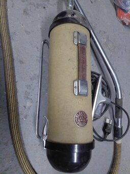 Stary vysavač elektro praga - 2