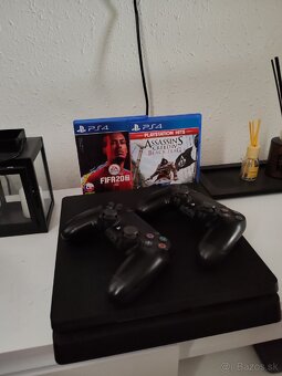 Ps4 Slim + hry a ovládače - 2
