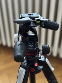 Predám stativ Manfrotto mt055xpro3 s gulovou hlavou - 2