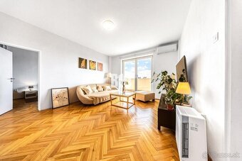 2 IZBOVÝ BYT NA KARADŽIČOVEJ V IKONICKEJ BYTOVKE S PERFEKTNÝ - 2