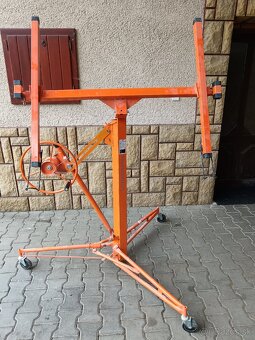 Zdvihák na sadrokartón - 2