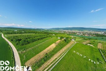 DO DOMČEKA | Atraktívny pozemok s pekným výhľadom v obci Top - 2