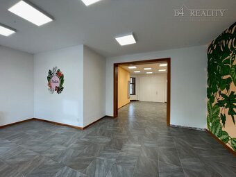 Lukratívne obchodné priestory na prenájom 103 m2, 1x parkova - 2