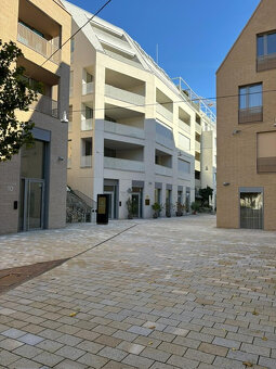 Veľký slnečný 1-izbový byt s terasou a šatníkom VYDRICA - 2