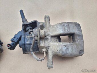 Predám zadné strmene s motorčekmi pre Volkswagen Passat b6 - 2