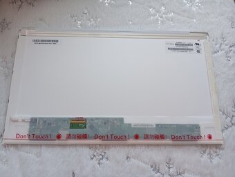 predám 15,6" displej z notebooku , N156BGE , 40pin - 2