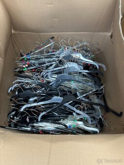 Predam vešiaky 5 centov kus - 2