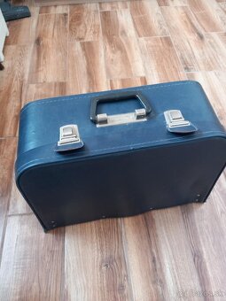 Kufríkový šijací stroj - 2