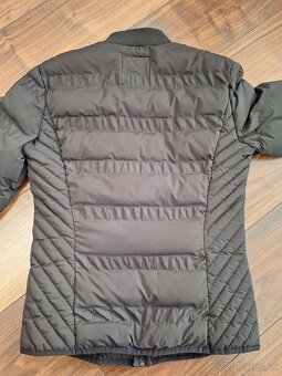 GUESS čierna prechodná bunda vel.S - 2