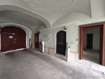 Priestor na prízemí, s vlastným vstupom 79,15m2 v centre na - 2