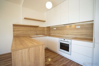 (REZERVOVANÉ) 2 izbový byt, zariadený, veľký balkón, Rajka - 2