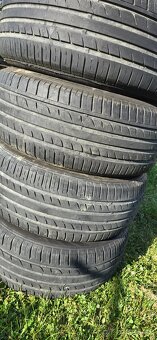Predam pneu 235/55 r17 - 2
