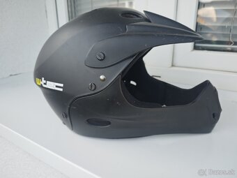 Downhill prilba - 2