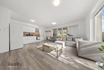 Trojizbový byt s rozľahlou dispozíciou vo Veľkých Uľanoch na - 2