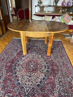 Starožitný dýhovaný okrúhly rozkladací stôl - 2