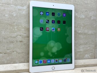 Apple iPad 5 10,5 (2017) Wi-Fi 128GB Gold - 2