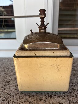 Mlynček na kávu - 2