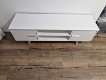 Stolík pod TV - 2