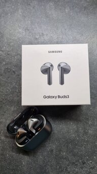 Samsung Galaxy Buds 3 strieborne - 2