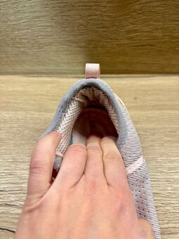 Damske tenisky Under Armour - 39 EU - 2