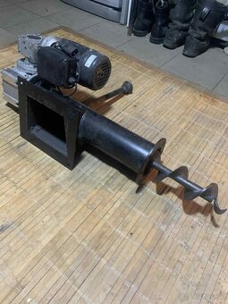 Šnekový podavač so zasobnikom - 2