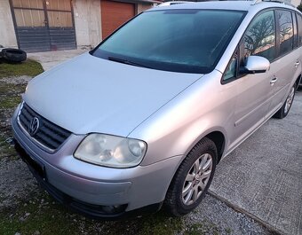 vw touran 1,6 FSI 6rychlostny - 2