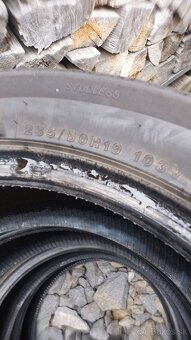 235/50R19 - 2