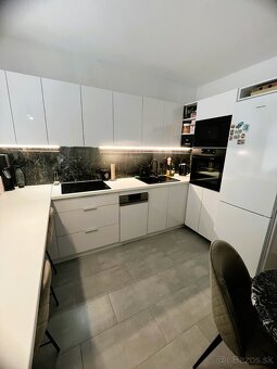 Luxusný, štýlový, zariadený 2 izbový byt s balkónom, Levice - 2